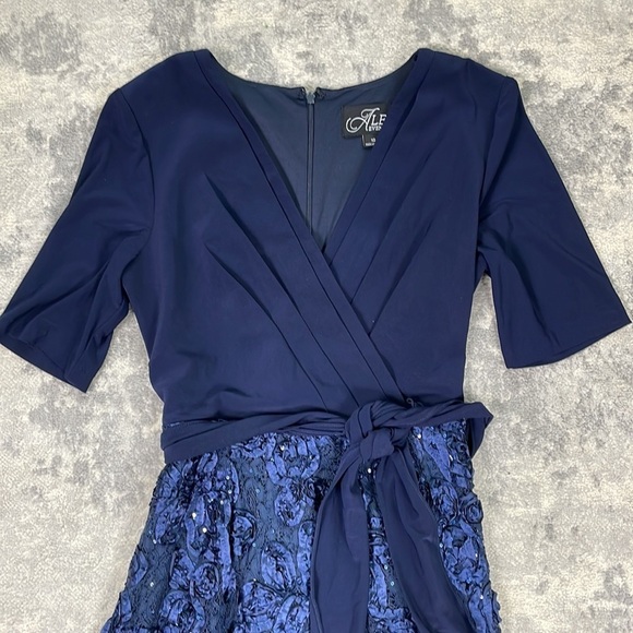 New Alex Evenings Dress Navy Blue Mixed Media Sequin Rosettes Midi Wrap Top 10P - Picture 7 of 15